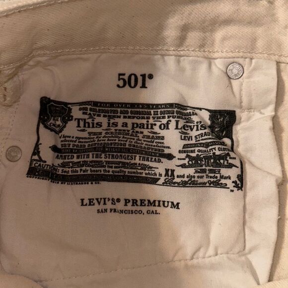 LEVI’S 28 501 High Rise Button Fly Ivory Distressed Raw Fringe Hem Denim Shorts - Picture 10 of 14